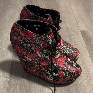 Iron fist Skull Print Women's Ankle Boots - Hot Pink and Black